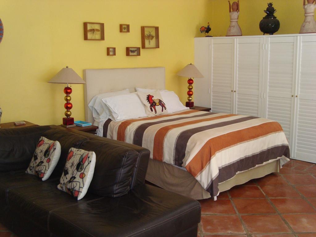 Casa Cinco Patios Hotel Boutique Альенде Номер фото